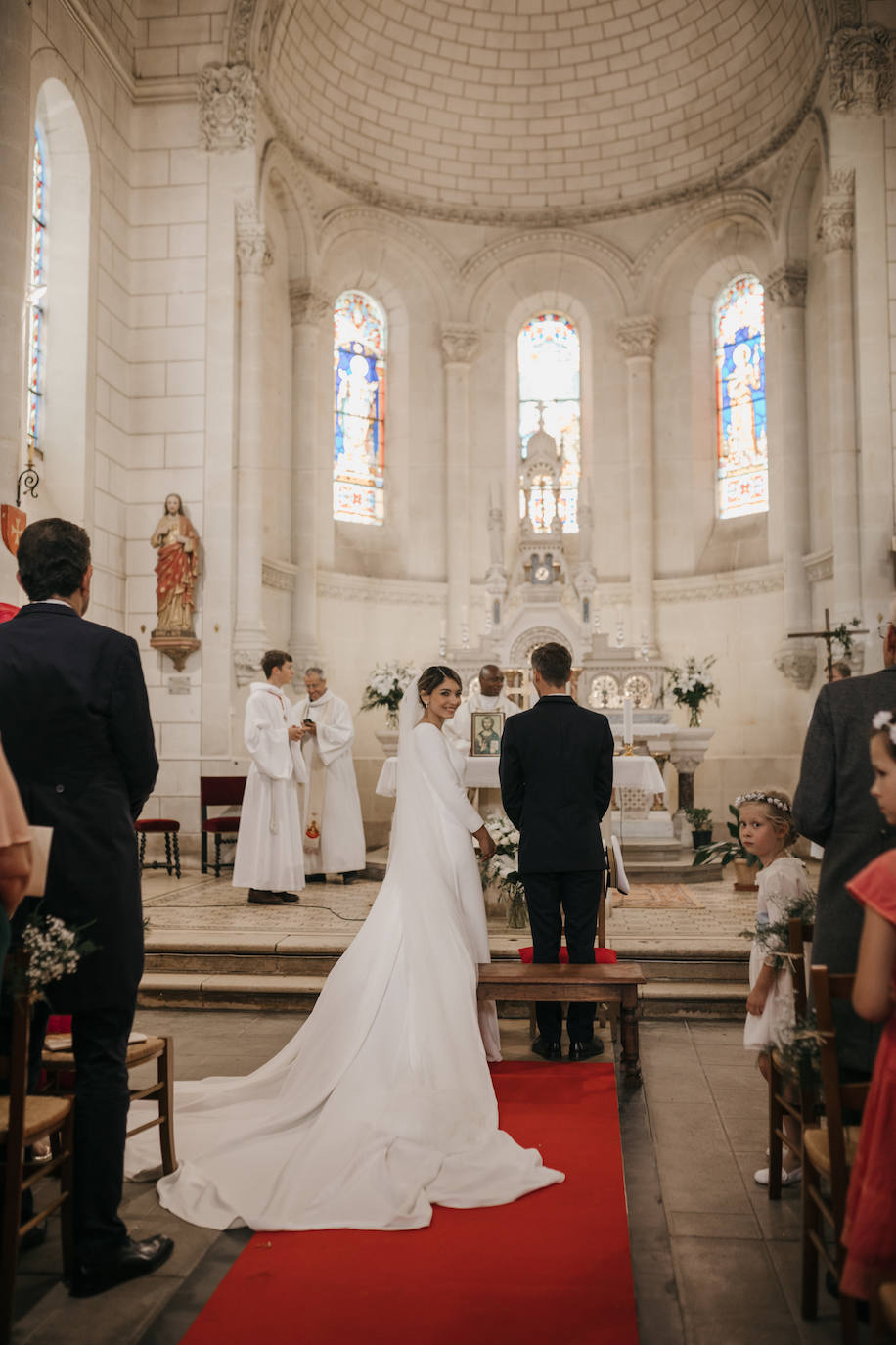 Cecilia, la novia que viajó cuatro veces desde México para hacerse en Bilbao su vestido soñado