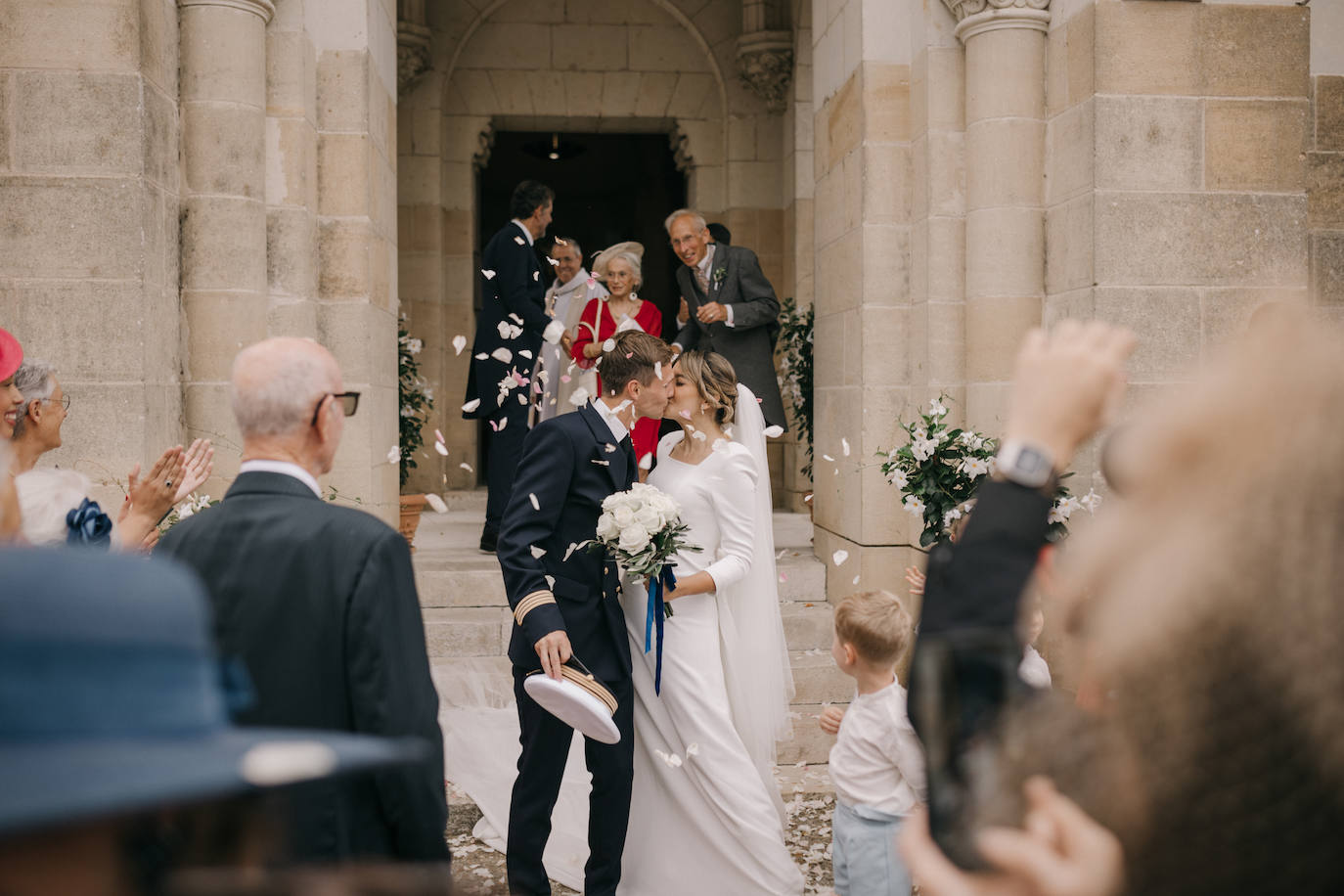 Cecilia, la novia que viajó cuatro veces desde México para hacerse en Bilbao su vestido soñado