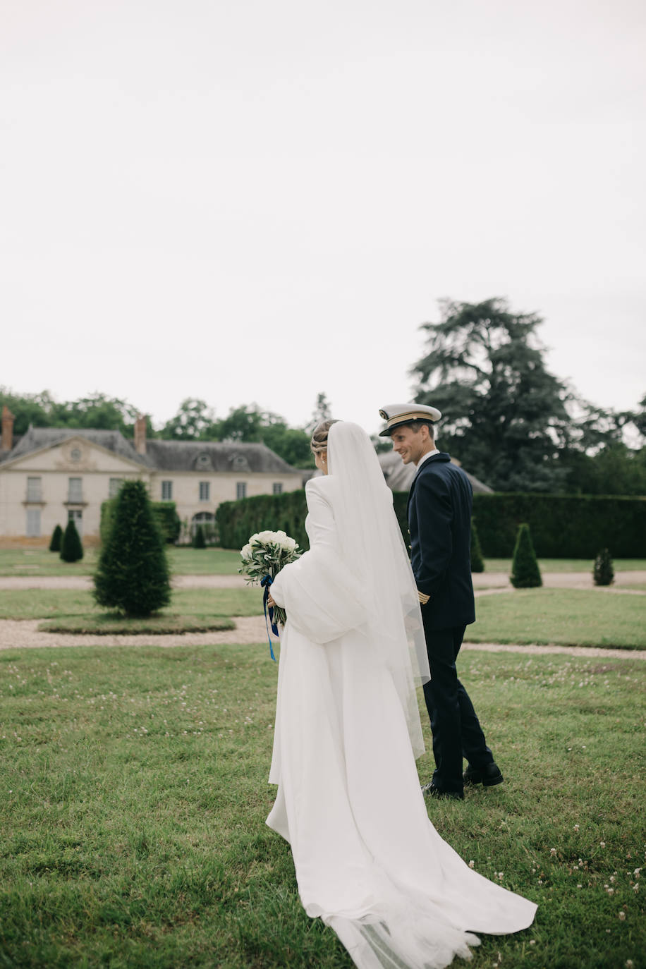 Cecilia, la novia que viajó cuatro veces desde México para hacerse en Bilbao su vestido soñado