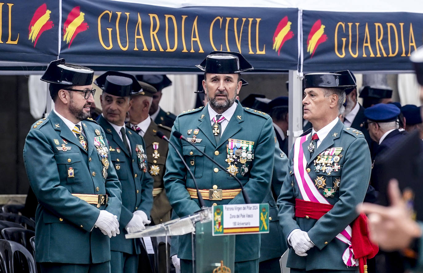 La Guardia Civil celebra el 12 de Octubre en el centro de Vitoria