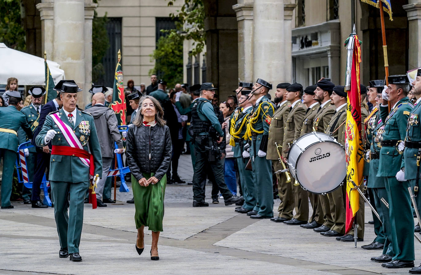 La Guardia Civil celebra el 12 de Octubre en el centro de Vitoria
