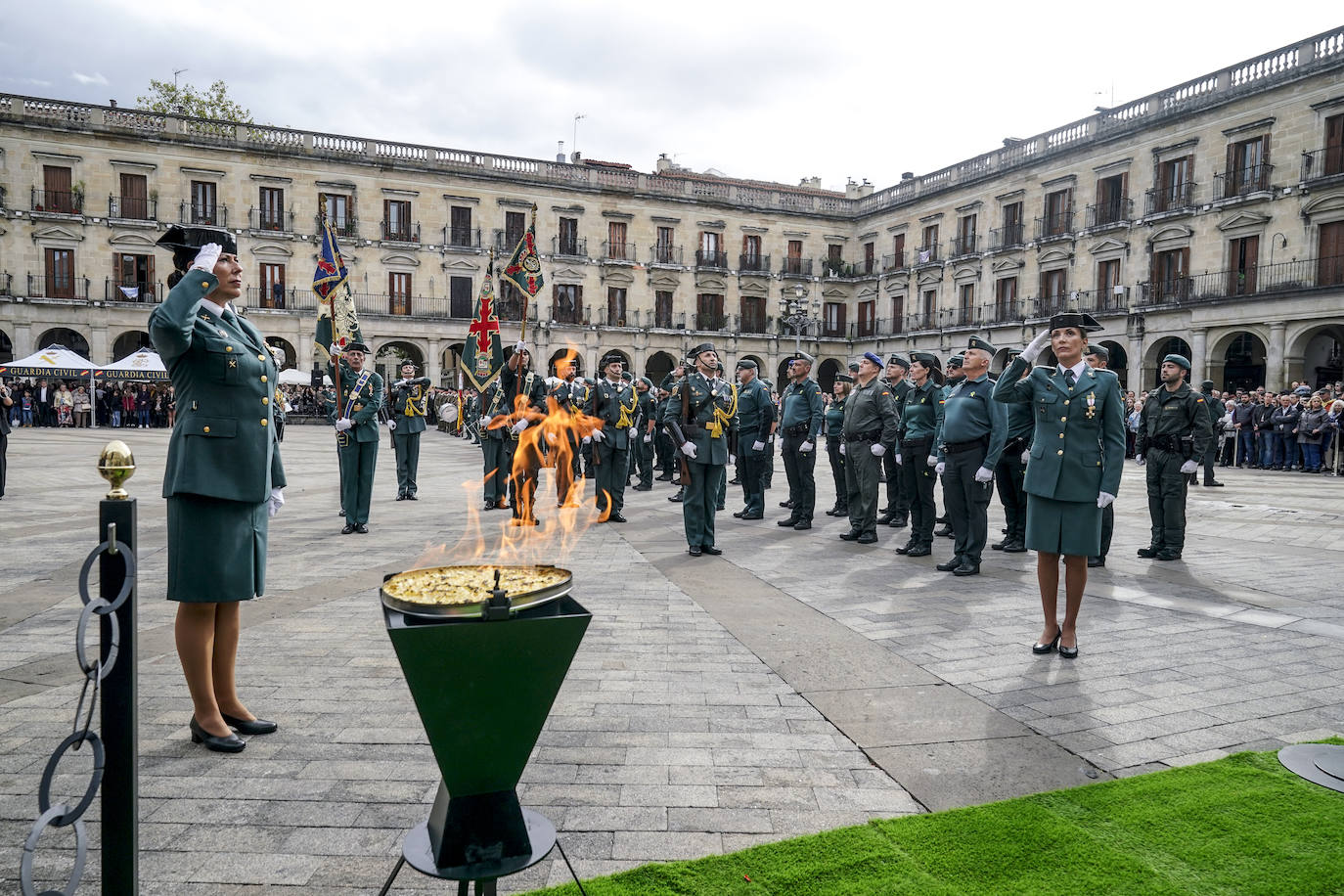 La Guardia Civil celebra el 12 de Octubre en el centro de Vitoria