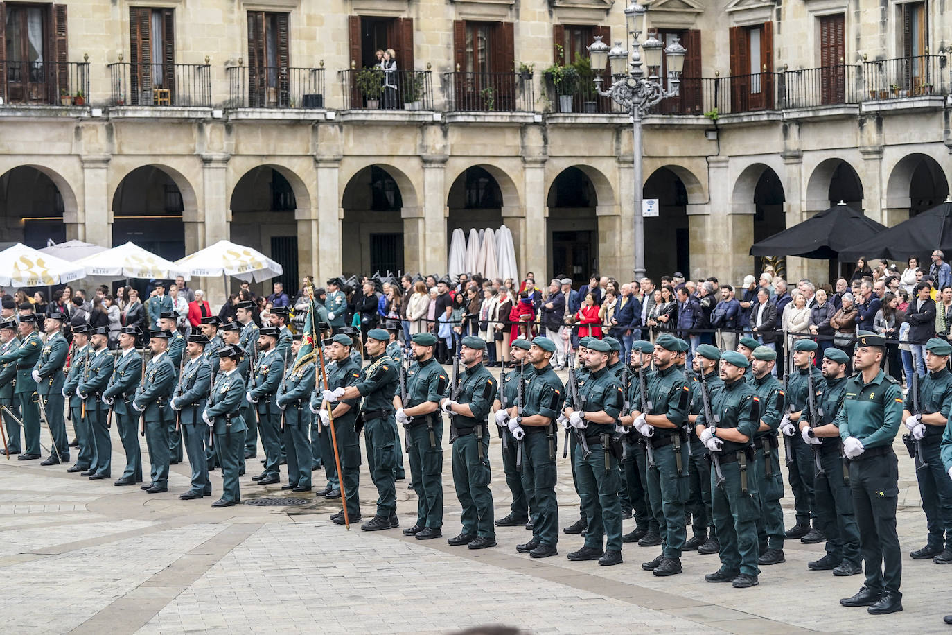 La Guardia Civil celebra el 12 de Octubre en el centro de Vitoria