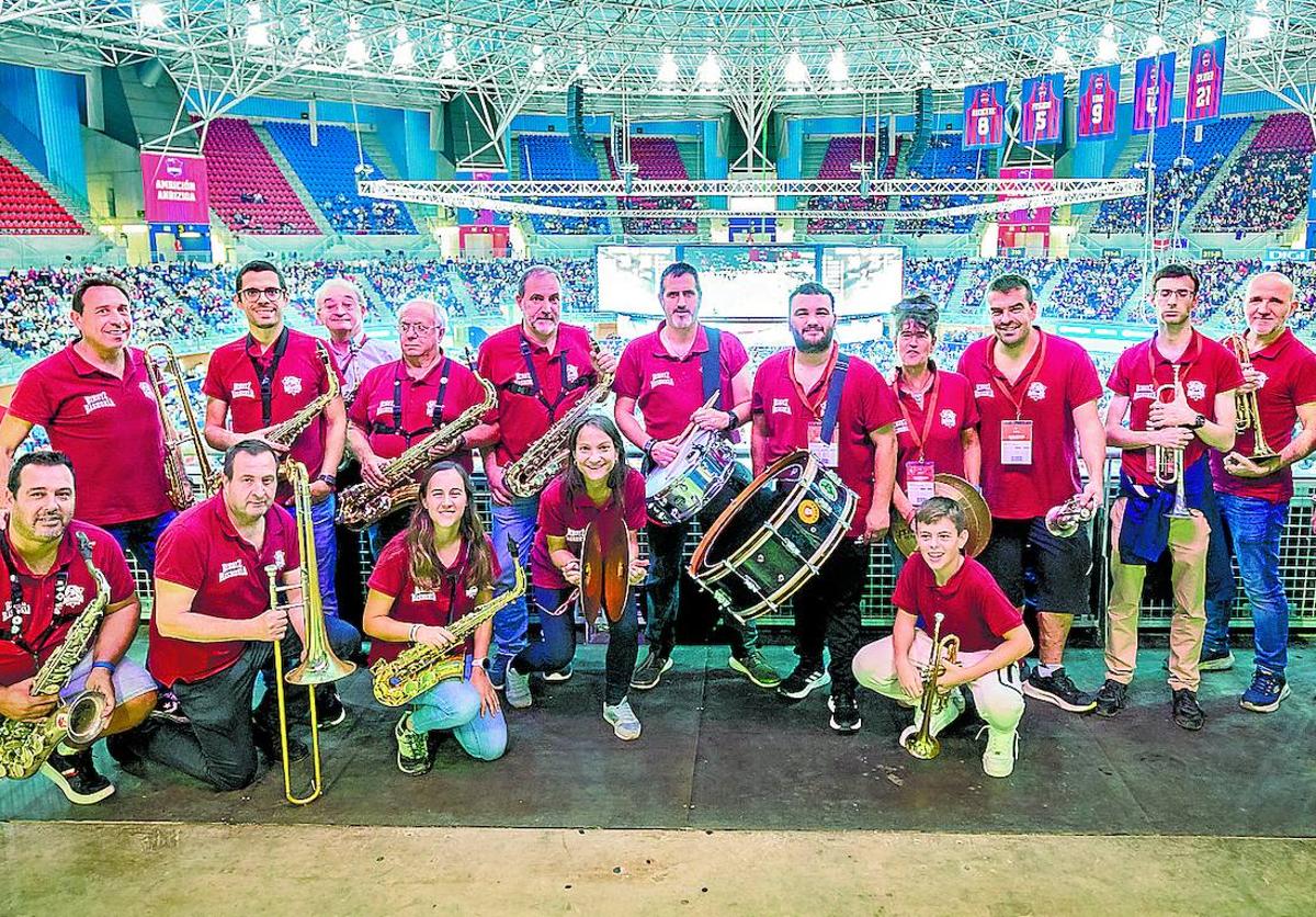 Así se vive un Baskonia-Real Madrid con la txaranga Biotzatarrak