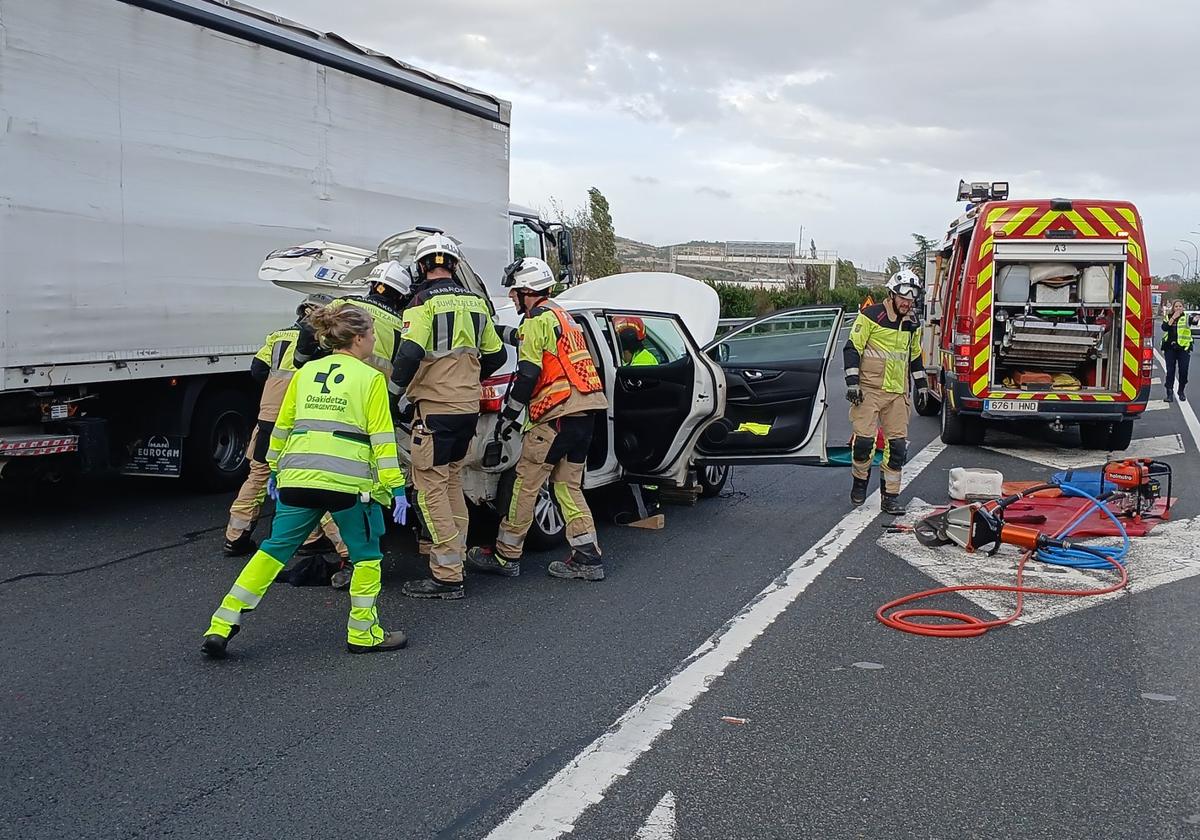 Tres heridos en un accidente en la A-1 que ha complicado la circulación en Álava