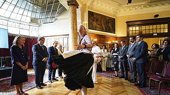 La Sociedad Bilbaína celebra su 185 cumpleaños como «fiel compañera» de la villa