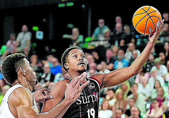 El base Melwin Pantzar, uno de los destacados en el Surne.