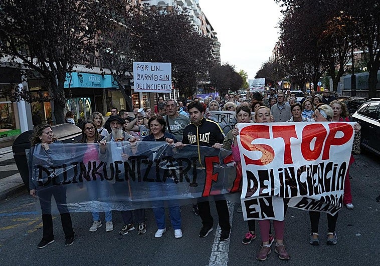 El bloque recorrió la calle Gorbea, Cruz Blanca, Domingo Beltrán o Bruno Villareal, entre otras.
