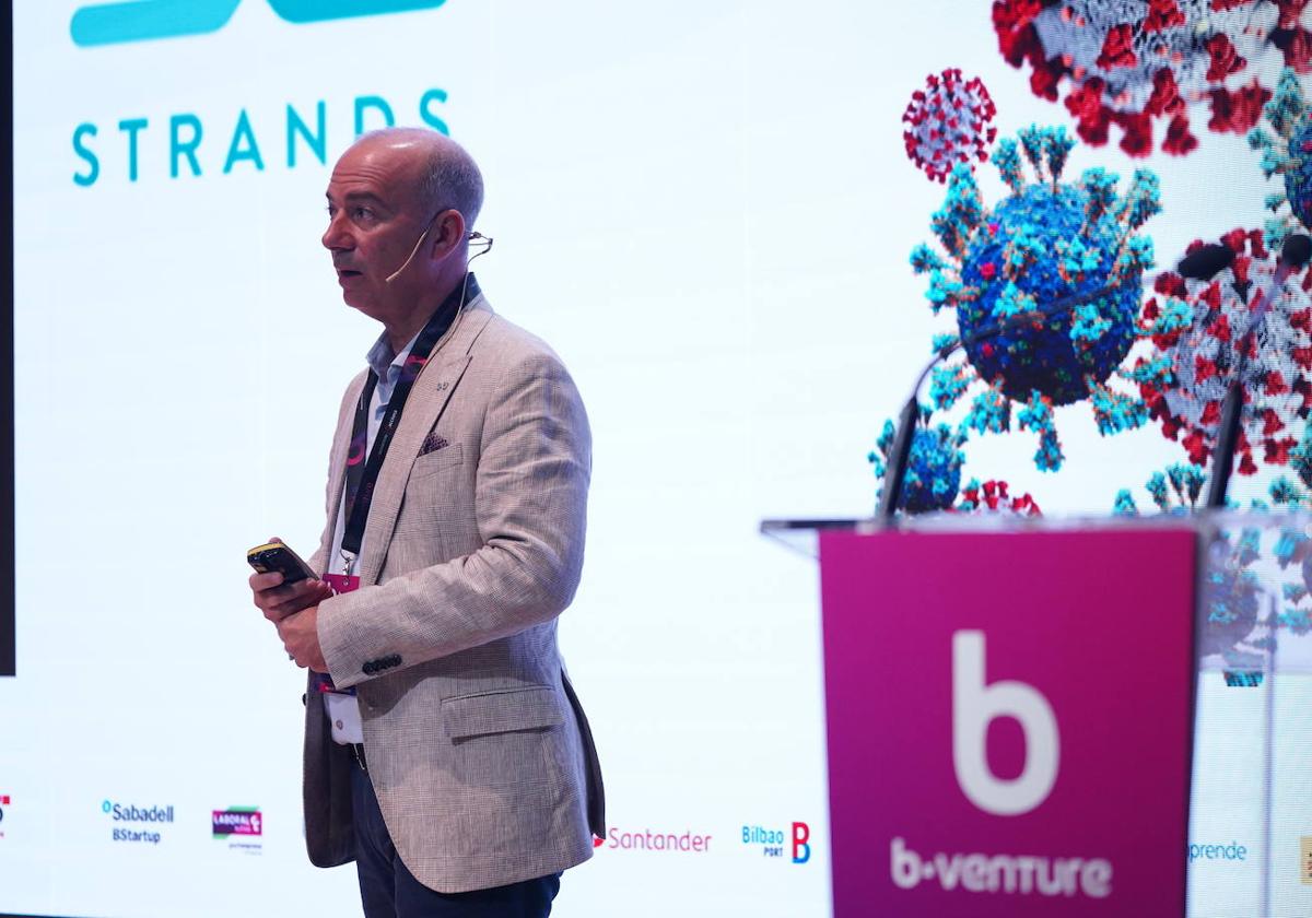 Erik Brieva durante la ponencia de apertura de la segunda jornada de B-Venture, en el Palacio Euskalduna.