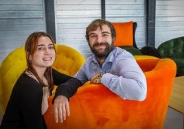 Olatz y Alessandro, jóvenes del Foro de Empleo Juvenil de Bilbao.