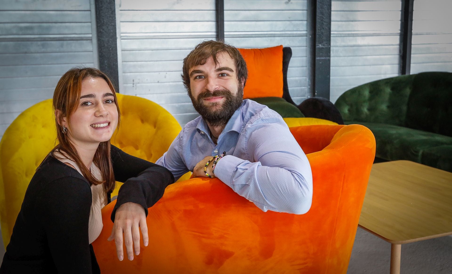 Olatz y Alessandro, jóvenes del Foro de Empleo Juvenil de Bilbao.