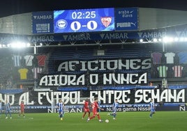 La grada de animación se vació en el partido contra el Sevilla.