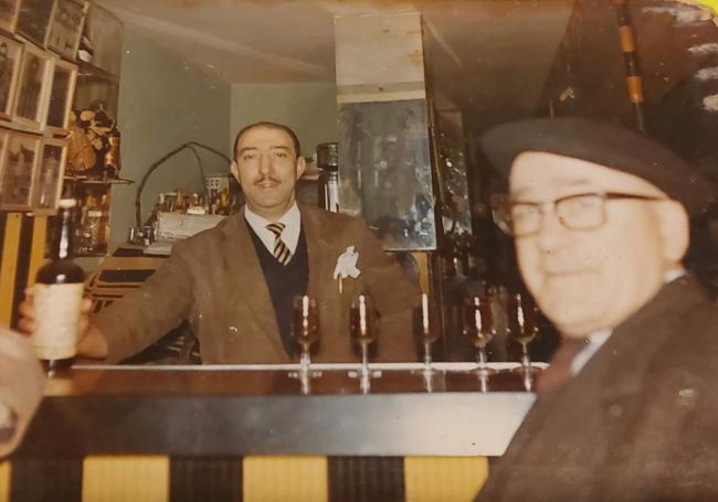 Víctor Vallejo con su inconfundible y habitual corbata gualdinegra.