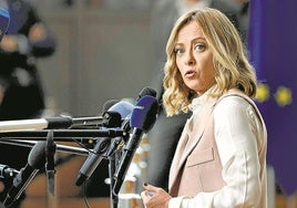 La primera ministra italiana, Giorgia Meloni, amenaza a quienes se salten la ley con acabar entre rejas.