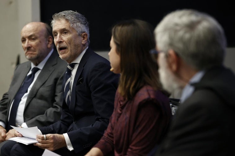 El ministro Grande-Marlaska durante su intervención en la III Jornada de Contar el Terror en la Facultad de Comunicación de la Universidad de Navarra.