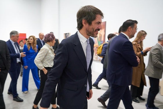 El ministro de Cultura, Ernest Urtasun, en el museo Artium de Vitoria.