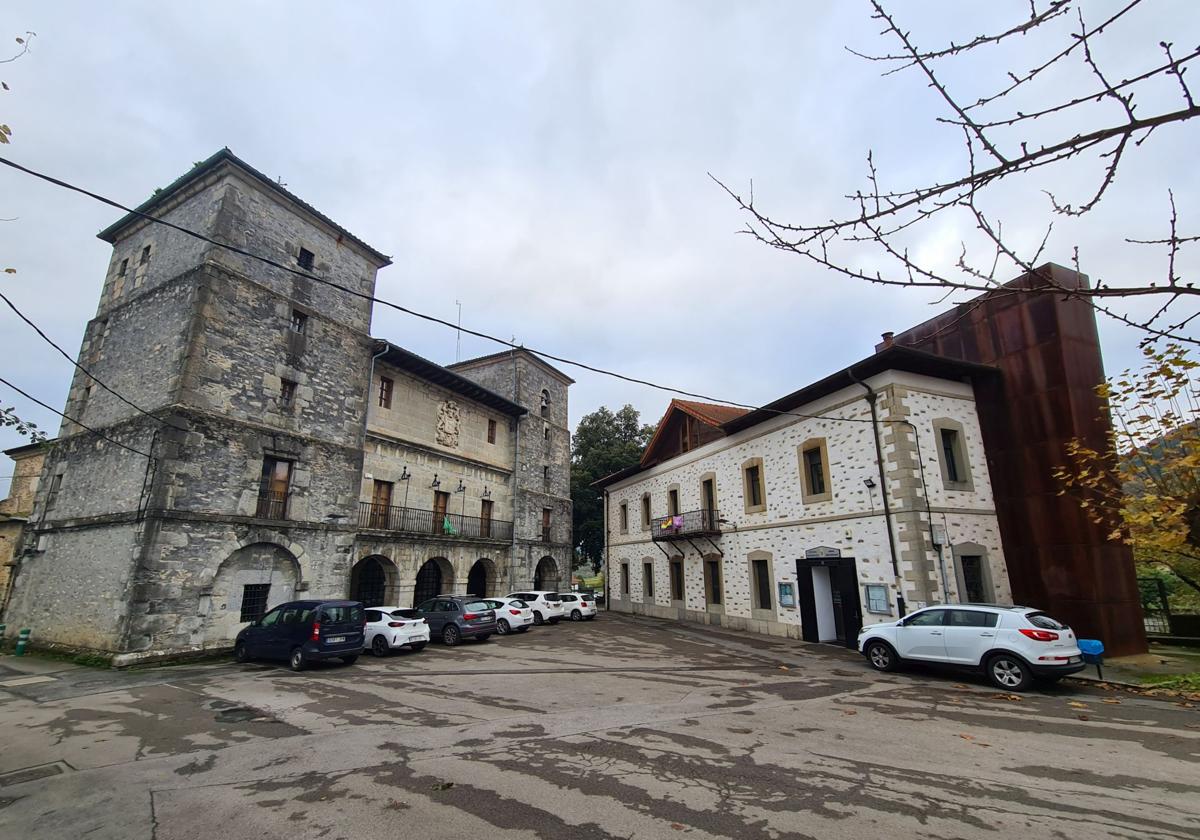 El Ayuntamiento de Ayala celebró ayer el pleno para aporbar las ordenanzas de 2025.