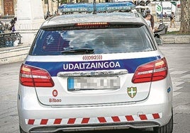 Imagen de archivo de un coche de la Policía municipal de Bilbao.