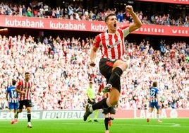 Vivian celebra el primer gol de la tarde.