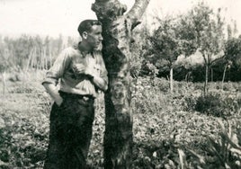 Vicente López, peluquero y fotógrafo de Alegria, que retrató el día a día de varias generaciones en la comarca.