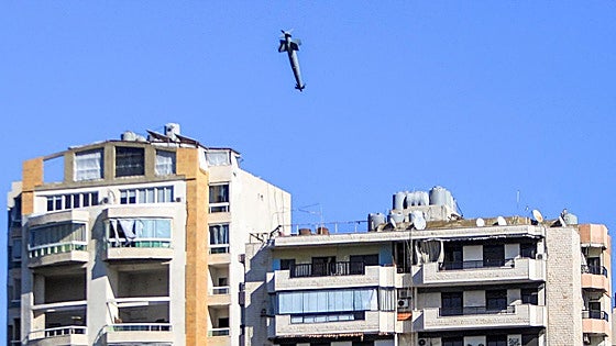 La aterradora secuencia del impacto de un misil en un edificio de Beirut