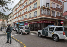 Despliegue policial en Santoña durante los día de confinamiento.