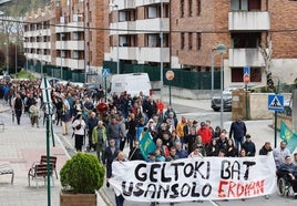 Imagen de una de las protestas protagonizadas por los usansolotarras por la Línea 5.