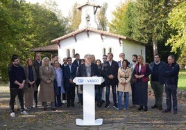 El PP vasco ha celebrado el 45 aniversario del Estatuto en el parque de Arriaga de Vitoria.