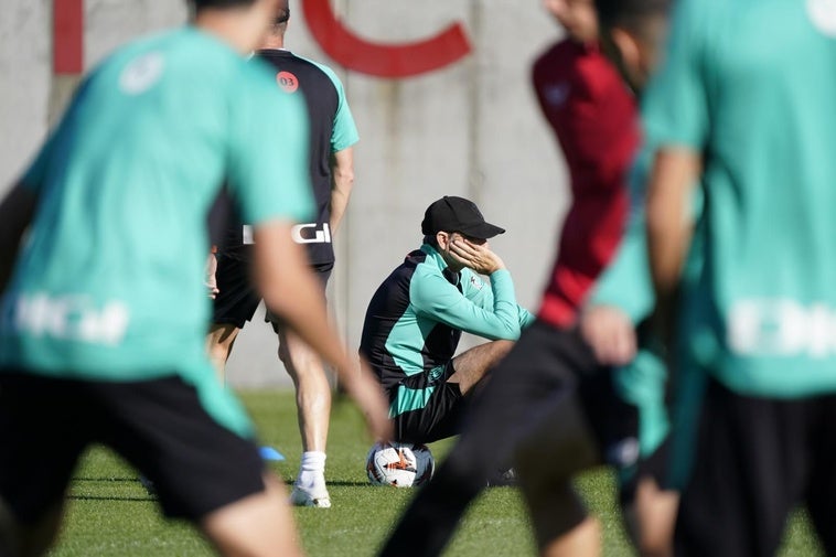 Valverde entrena con todos sus hombres y Simón apura su regreso