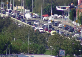 Un accidente colapsa La Avanzada en ambos sentidos y deja un herido