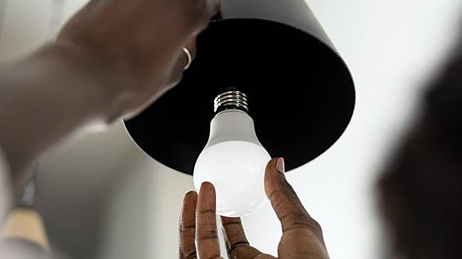 ¿Qué ahorro supone cambiar una bombilla vieja por una Led?