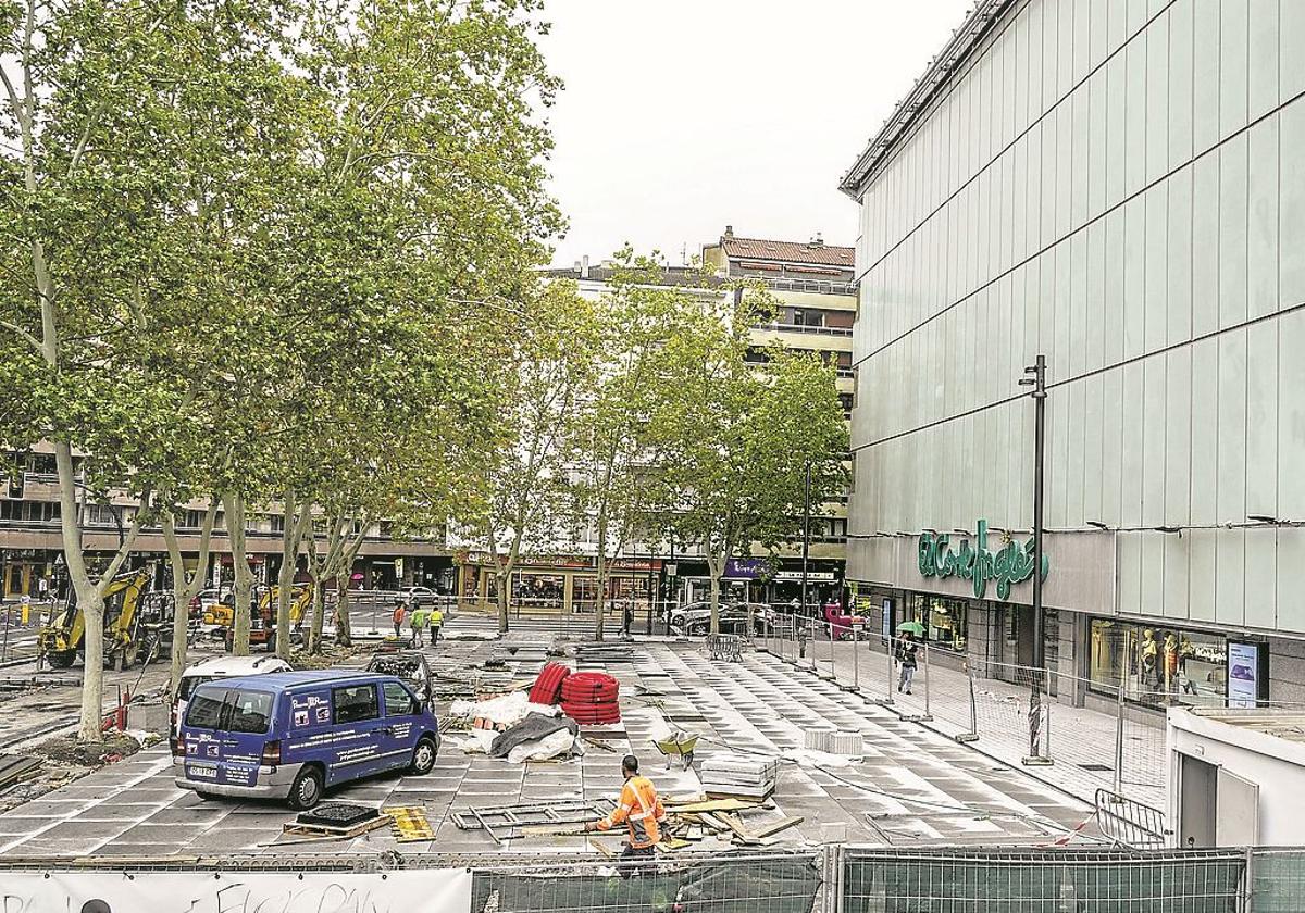 La plaza María Sarmiento está en reformas desde hace casi medio año.