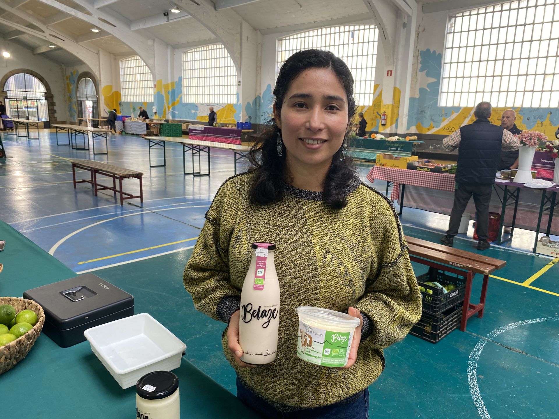 Imagen secundaria 1 - Jon Bastante, Berenice López y José Luis Martin acuden al Mercado con sus productos