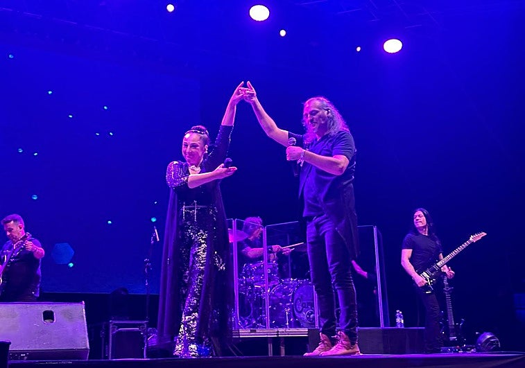 Los cuñados Ángeles y Dioni llevan 30 años al frente de Camela.