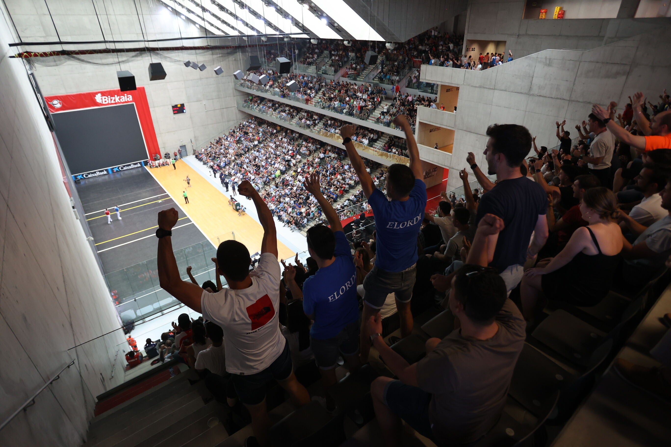 Imagen dle frontón Bizkaia durante la disputa de una final.