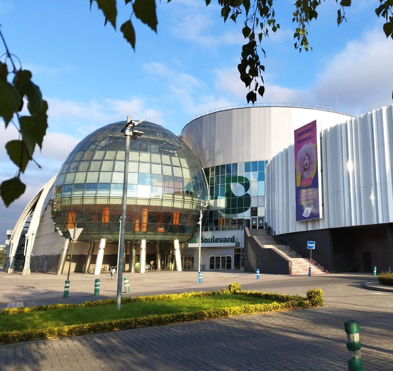 Recreacion de la reforma del centro comercial El Boulevard, Vitoria