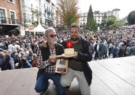 Ganador de la subasta de queso en Gernika.