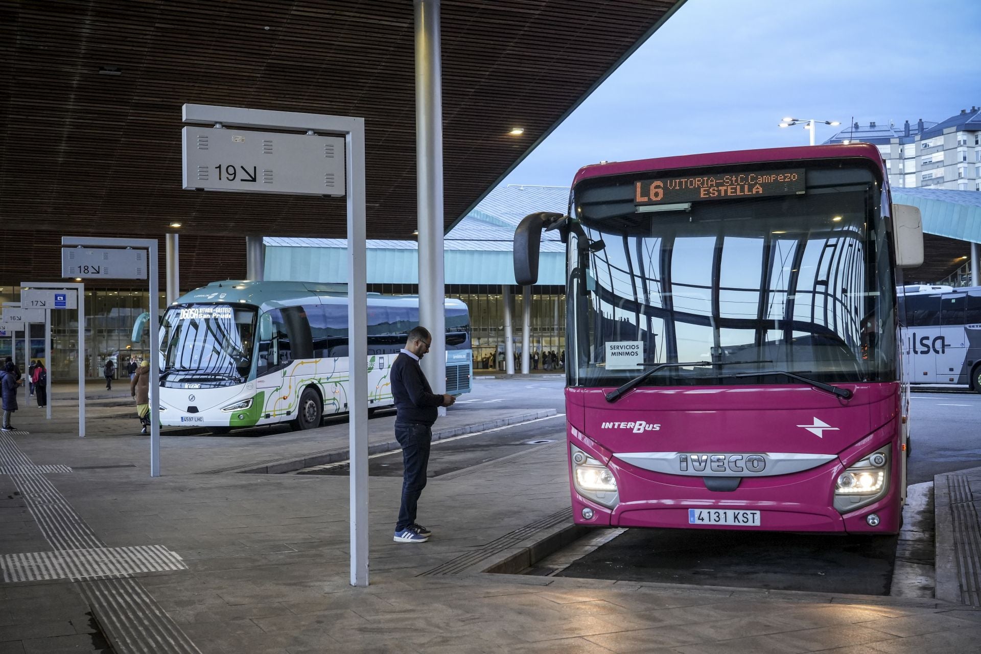 La huelga del transporte de viajeros en Álava, en imágenes