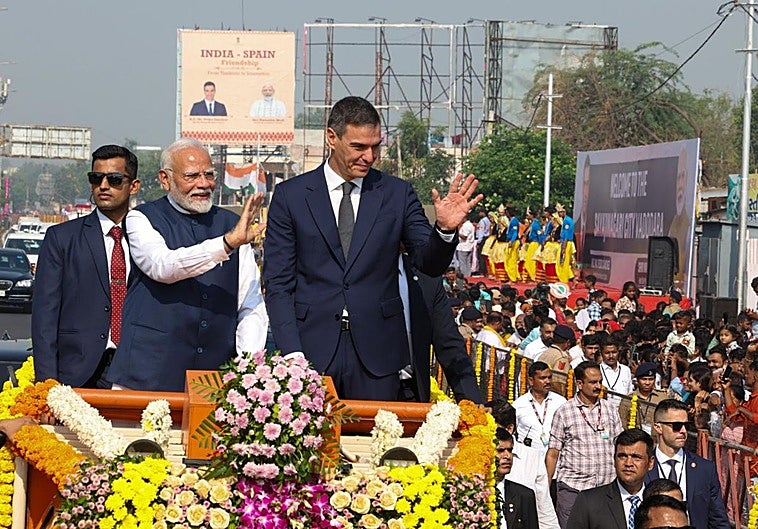 El presidente del Gobierno, Pedro Sánchez, y el primer ministro de India, Narendra Modi.
