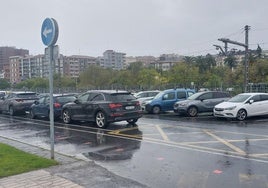 Los aparcamientos del centro se trasladarán al carril bici y éste a la propia carretera, por lo que convivirán los vehículos y las bicicletas.