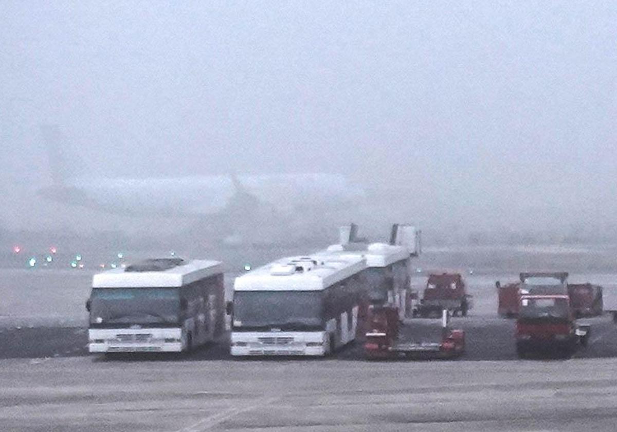 La niebla ha cubierto 'La Paloma' a primera hora de la mañana y ha impedido los aterrizajes.