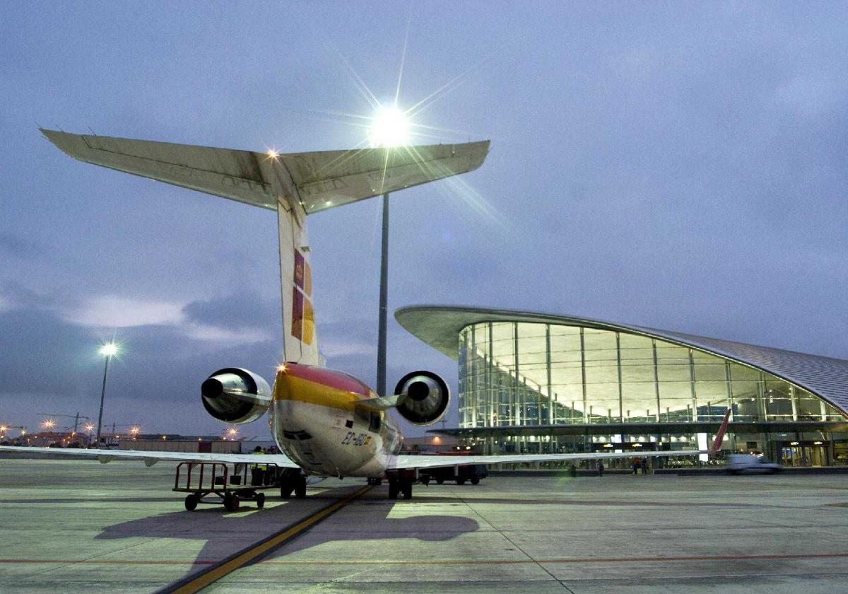 Decenas de vizcaínos atrapados en el aeropuerto de Valencia por la DANA