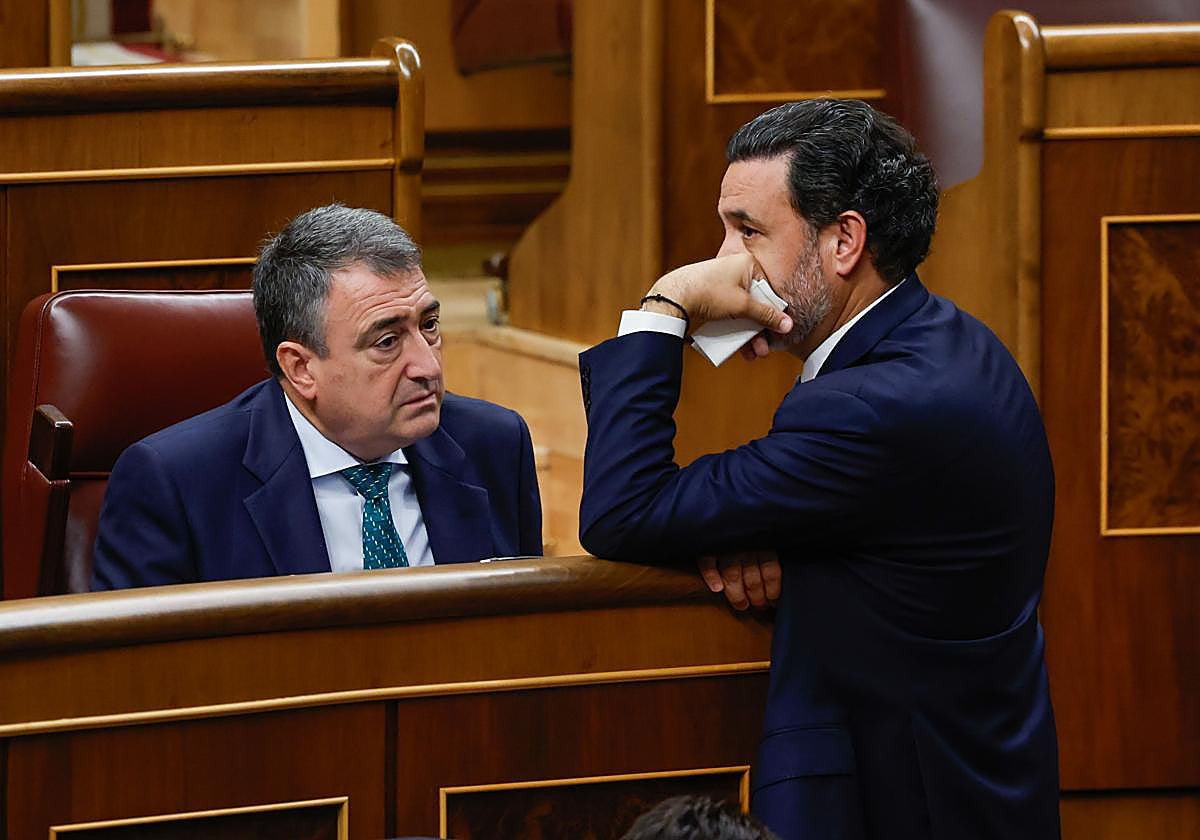 Las haciendas forales gestionarán el impuesto a la banca, la exigencia que pedía el PNV para votar 'sí'