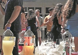 La juerga de los jueves universitarios supone «un atentado contra el cerebro de los jóvenes»