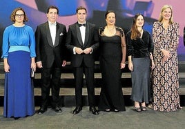 Juan Mari Aburto, Elixabete Etxanobe, Juan Carlos Pérez de Unzueta, Imanol Pradales, Glenna del Valle, Bakartxo Tejeria, Ana Otadui y José Gregorio Luque.