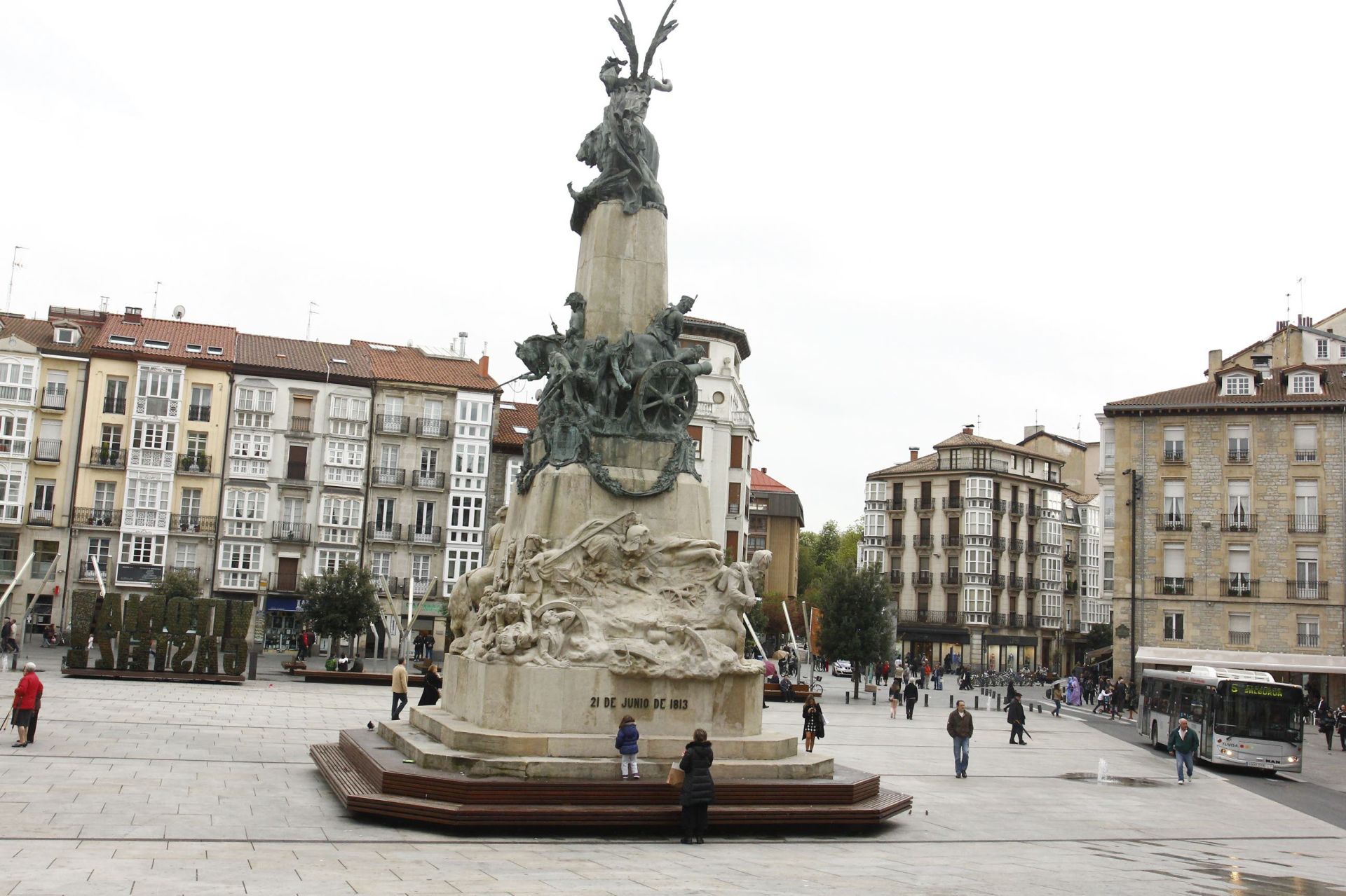 ¿Conoces las 106 esculturas que hay en las calles de Vitoria? Un nuevo mapa las localiza
