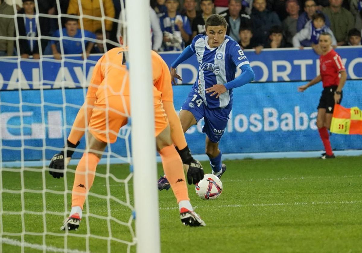 Tenaglia encara la portería en el partido contra el Valladolid.