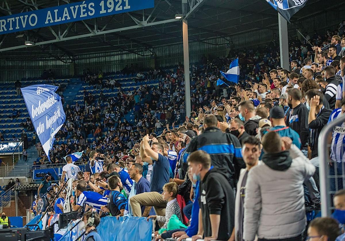 El Alavés regalará una bandera a cada aficionado el viernes en Mendizorroza