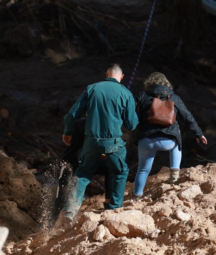 Imagen secundaria 2 - El emotivo mensaje de Rozalén al vivir la tragedia en su pueblo de Letur: «Cuesta entenderlo sin verlo»