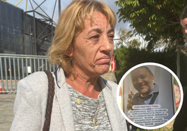 Rosa, a las puertas de Feria Valencia, donde ha relatado la angustiosa búsqueda de su hermano José.